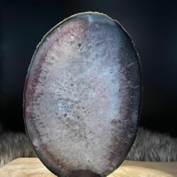 Agaatschijf met Amethist - Een prachtige agaatschijf met amethist voor aarding, kalmering en spirituele bescherming. Agaatschijf met Amethist - Een decoratief object in de kleur aarde en paars