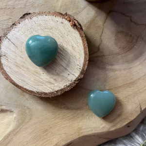 Groene Aventurijn hart met zachte groene tinten, symbool voor geluk en harmonie, Glanzende Groene Aventurijn hartsteen - bevordert groei, balans en positieve energie, Hartvormige Groene Aventurijn van - perfect voor emotionele rust en het aantrekken van voorspoed