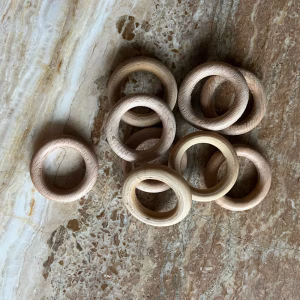 Houten ring voor edelsteen bol, Houten ring met edelsteenbol, Houten ring om edelsteen bol stabiel op te zetten