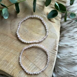 Rozekwarts armband 4 mm kopen – stijlvolle edelsteen sieraden, Rozenkwarts werking – liefdevolle eigenschappen van deze edelsteenarmband, Rozenkwarts kogelarmband, Rozenkwarts edelsteen armband