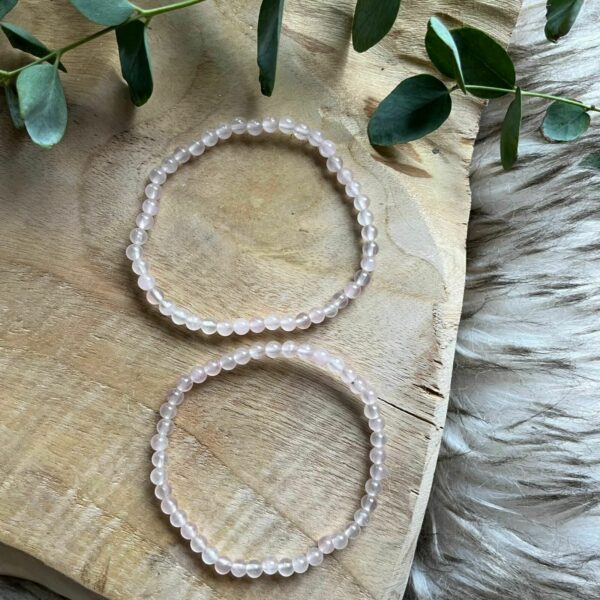 Rozekwarts armband 4 mm kopen – stijlvolle edelsteen sieraden, Rozenkwarts werking – liefdevolle eigenschappen van deze edelsteenarmband, Rozenkwarts kogelarmband, Rozenkwarts edelsteen armband