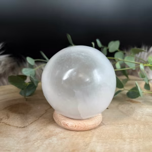 Seleniet bol 6 cm - bol van seleniet ofwel Satijnspaat, Seleniet bol 5-6 cm, Seleniet bol 10 cm, volle Maan mei 2025