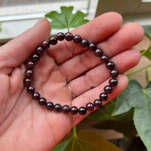 Granaat armband met 6 mm edelstenen kralen, diep rode tint en elegante glans, Granaat Armband, Granaat kogelarmband - gemaakt van granaat edelsteen