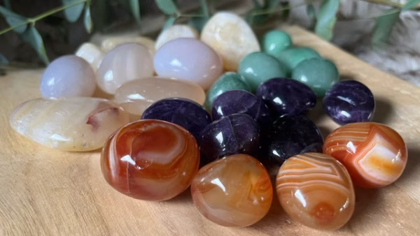 Trommelstenen, trommel edelstenen, verschillende stenen die gebruikt kunnen worden bij edelsteentherapie, Edelstenen en chakra's