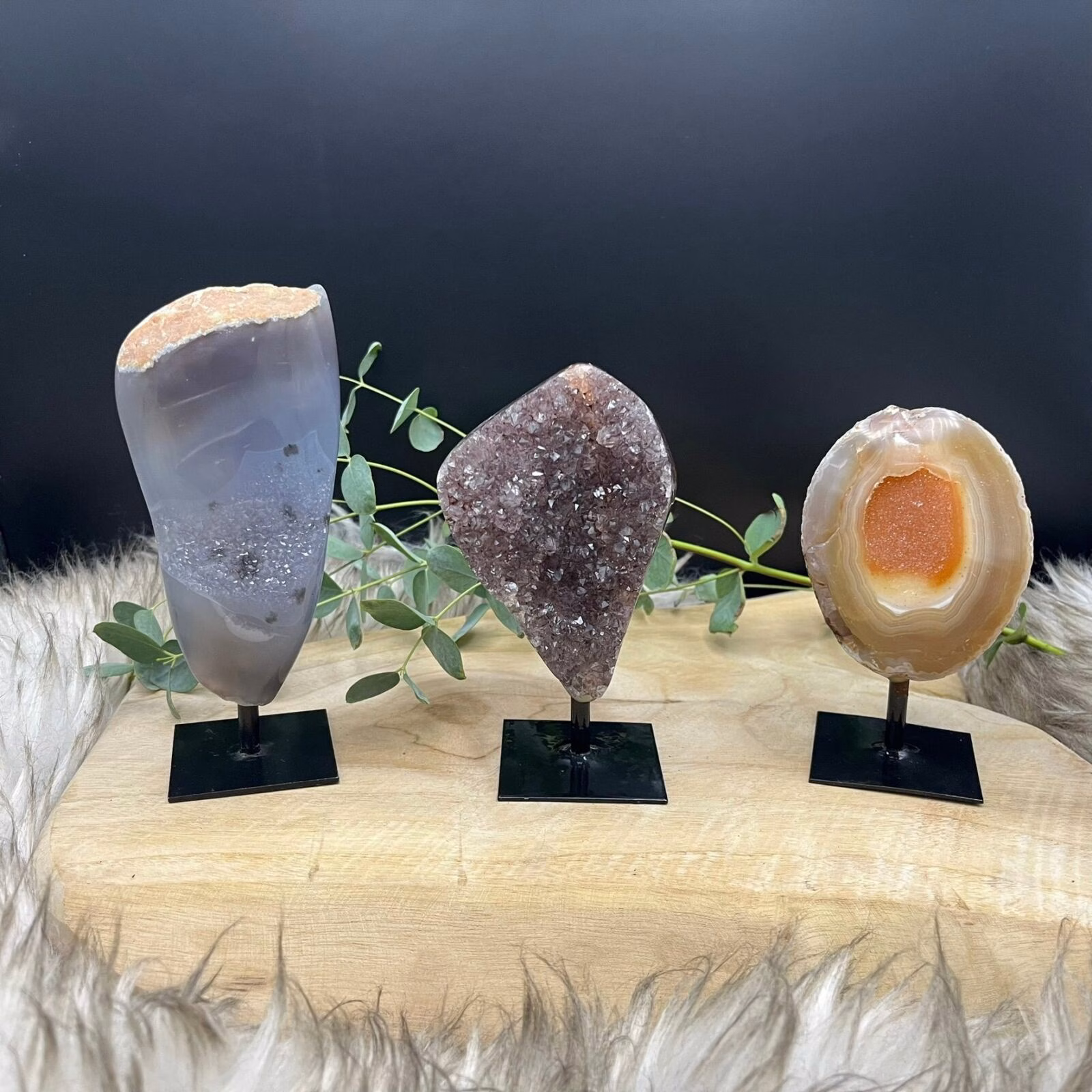 Edelstenen en mineralen op standaard, uitgelichte collectie, Welkom bij Natuursteentje