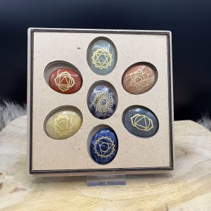 Doosje chakra stenen, Chakra set, Houten doosje met edelstenen passend bij de chakra's