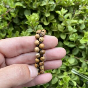 Landschap jaspis armband met aardse kleuren en natuurlijke patronen, Armband van picture jaspis stenen die rust en stabiliteit uitstralen, Handgemaakte landschap jaspis armband met uniek geaderde stenen, Kalmerende armband van landschap jaspis, geïnspireerd op natuurlijke landschappen, Stijlvolle picture jaspis armband voor een aardende en harmonieuze uitstraling