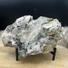 grote ruwe mica toermalijn kwarts brok 2 kg, spirituele edelsteen combinatie zwart toermalijn en kwarts, natuurlijk cluster edelsteen voor chakrahealing, 20 cm toermalijn kwarts mica steen op witte achtergrond, ruwe edelsteen voor bescherming en aarding