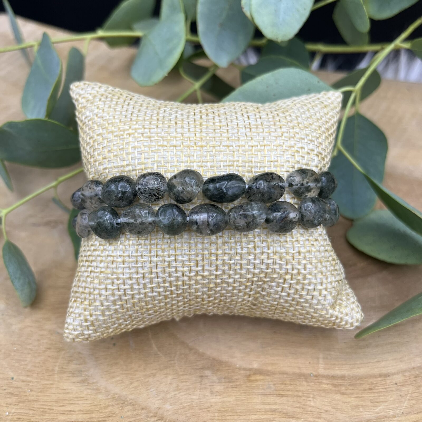 Chloriet in kwarts armband met natuurlijke edelsteen kralen, Spirituele armband van chloriet in kwarts 8–10 mm, Helende edelsteen armband chloriet in kwarts voor balans, Unisex armband met chloriet in kwarts kralen elastisch, Armband met groene chloriet in transparant kwarts, Chloriet in kwarts armband 8–10 mm met gepolijste kralen, Edelsteen armband van chloriet in kwarts voor energie en rust, Kralenarmband van chloriet in kwarts edelsteen, Spirituele edelsteenarmband met chloriet in kwarts kralen, Elastische armband chloriet in kwarts 8–10 mm voor bescherming