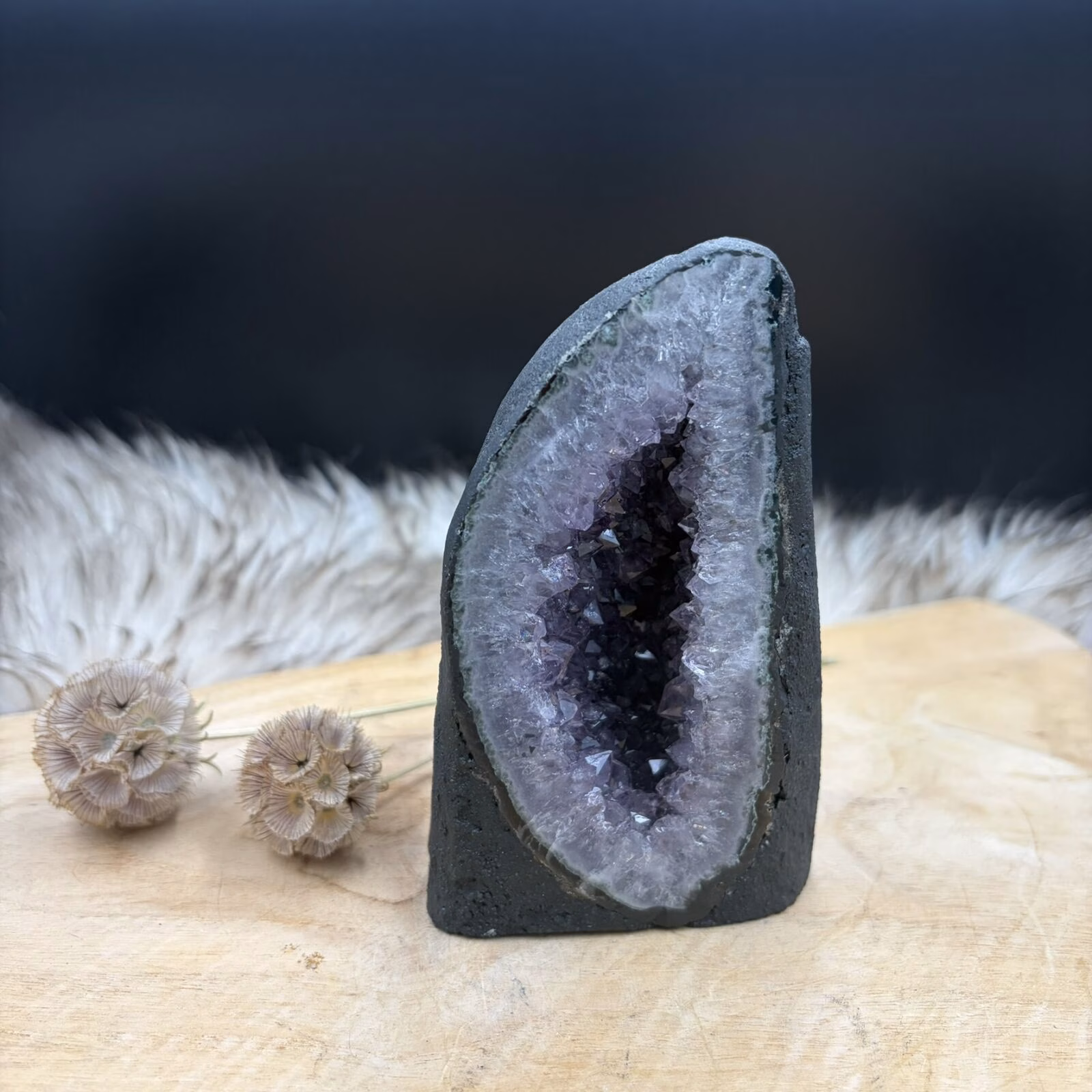 amethist kathedraal paars open kristallen structuur
