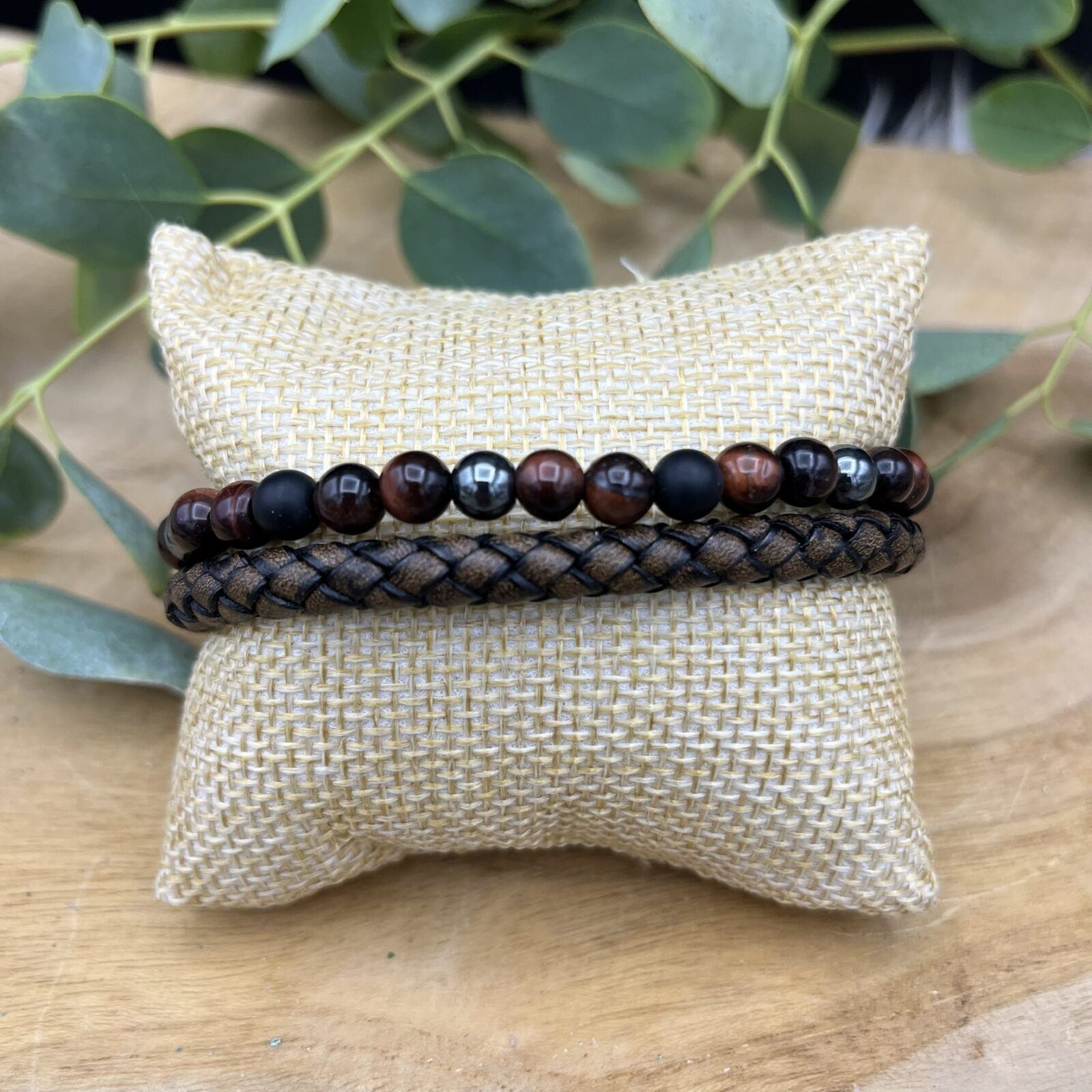 Red Passion armband met rode tijgeroog onyx en hematiet, Stoere herenarmband van leer en edelstenen 21,5 tot 23 cm, Spirituele armband met passie en kracht voor brede polsen, Modieuze armband met roestvrijstalen sluiting en edelsteenkralen, Rode tijgeroog armband voor motivatie en innerlijke balans