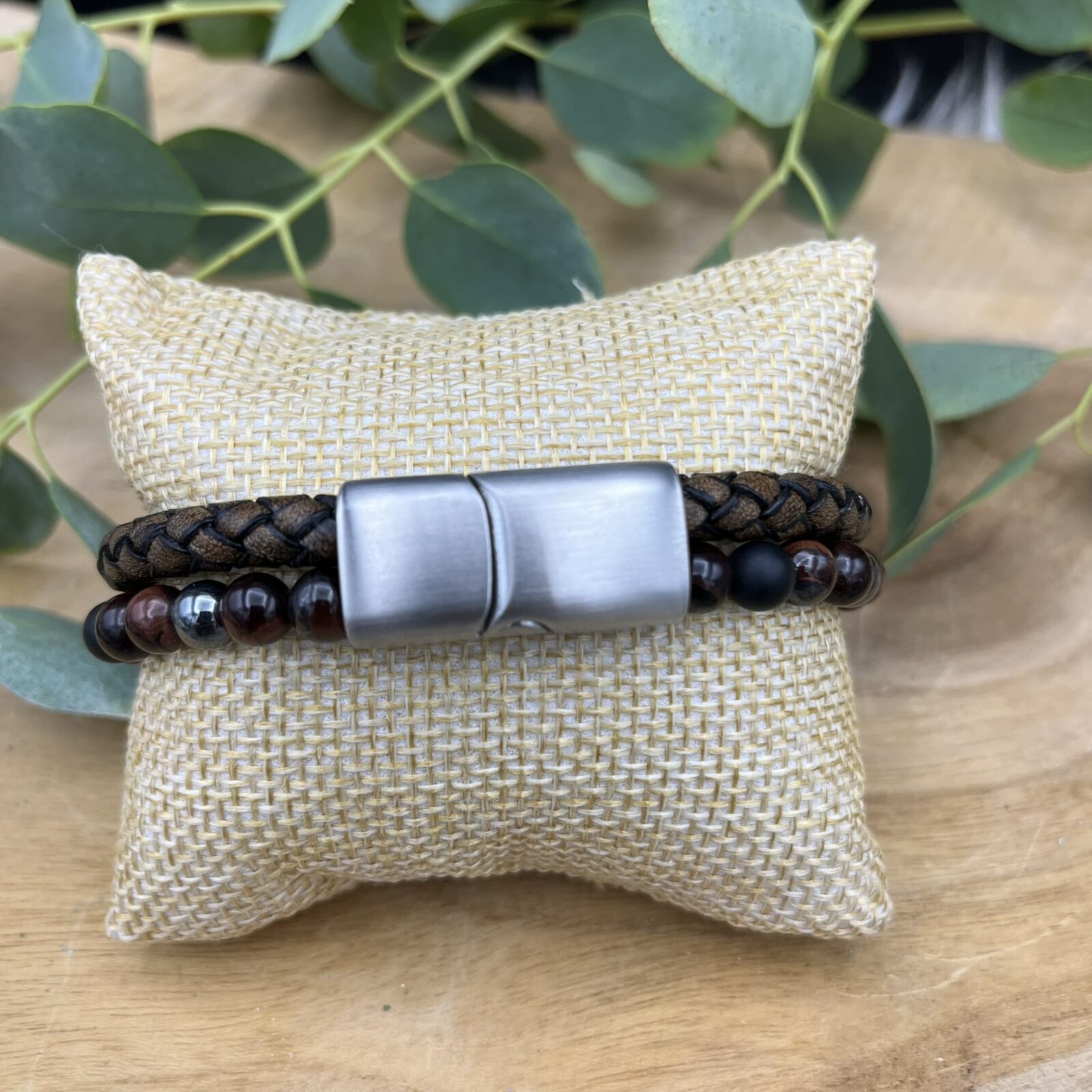 Red Passion armband met rode tijgeroog onyx en hematiet, Stoere herenarmband van leer en edelstenen 21,5 tot 23 cm, Spirituele armband met passie en kracht voor brede polsen, Modieuze armband met roestvrijstalen sluiting en edelsteenkralen, Rode tijgeroog armband voor motivatie en innerlijke balans