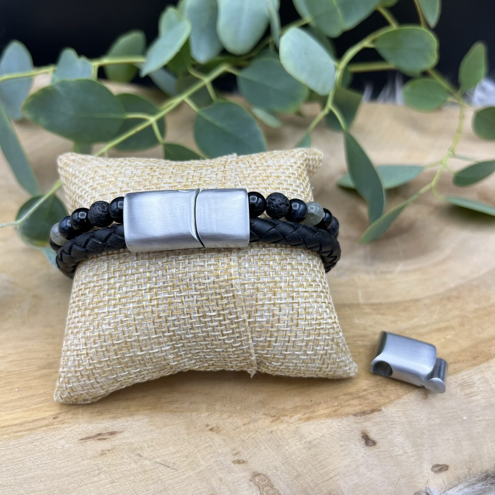 Dark Moon armband met labradoriet onyx valkenoog en lava, Stoere leren armband met edelsteen kralen 21,5–23 cm, Spirituele armband voor energie en helderheid, Herenarmband met labradoriet en lavasteen kralen, Mystieke armband die intuïtie en kracht versterkt