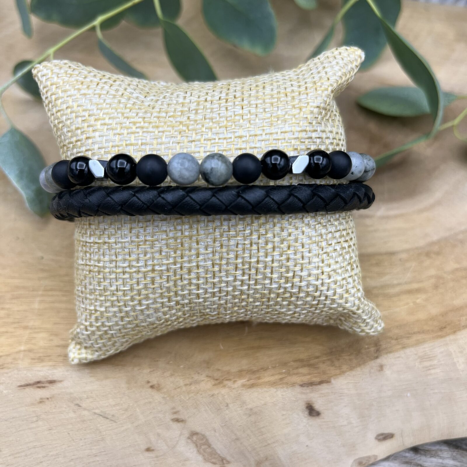 Mystic Black armband met labradoriet hematiet en onyx, Stoere leren armband 21,5–23 cm met mystieke edelstenen, Spirituele armband voor bescherming en balans, Herenarmband met roestvrijstalen sluiting en labradoriet, Zwarte armband met edelstenen voor intuïtie en kracht