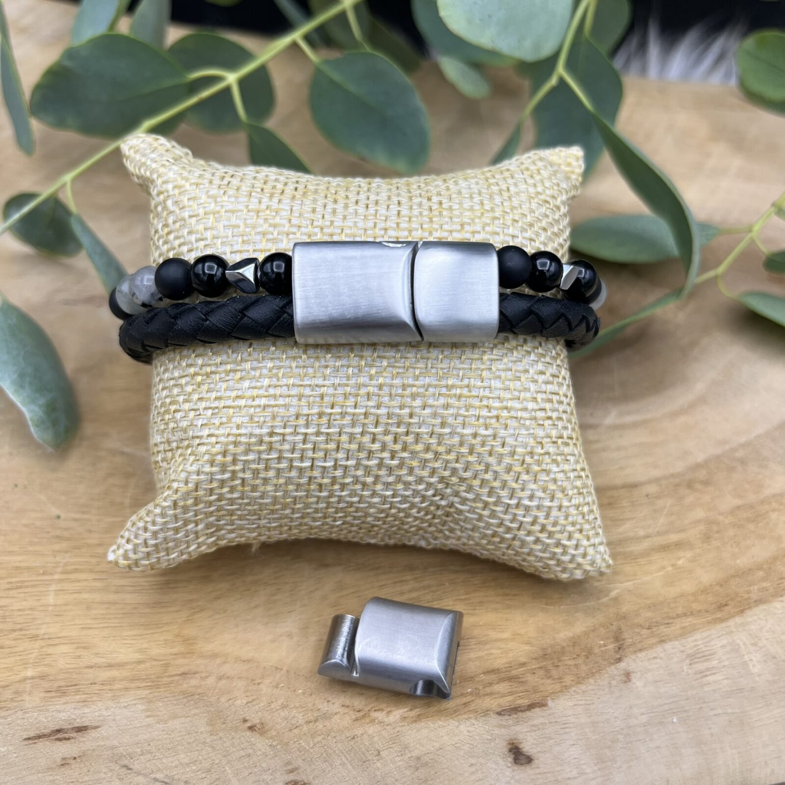 Mystic Black armband met labradoriet hematiet en onyx, Stoere leren armband 21,5–23 cm met mystieke edelstenen, Spirituele armband voor bescherming en balans, Herenarmband met roestvrijstalen sluiting en labradoriet, Zwarte armband met edelstenen voor intuïtie en kracht