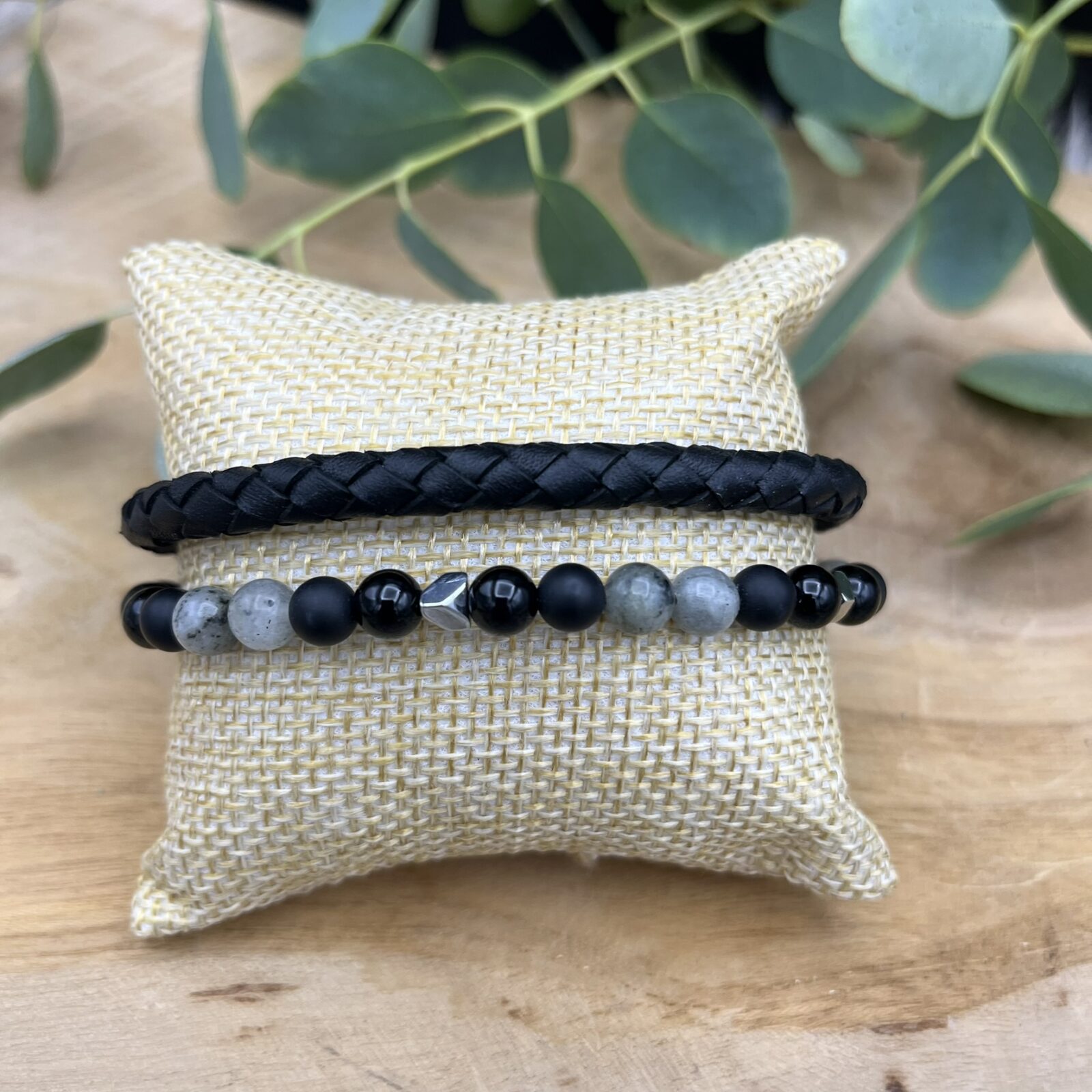 Mystic Black armband met labradoriet hematiet en onyx, Stoere leren armband 21,5–23 cm met mystieke edelstenen, Spirituele armband voor bescherming en balans, Herenarmband met roestvrijstalen sluiting en labradoriet, Zwarte armband met edelstenen voor intuïtie en kracht