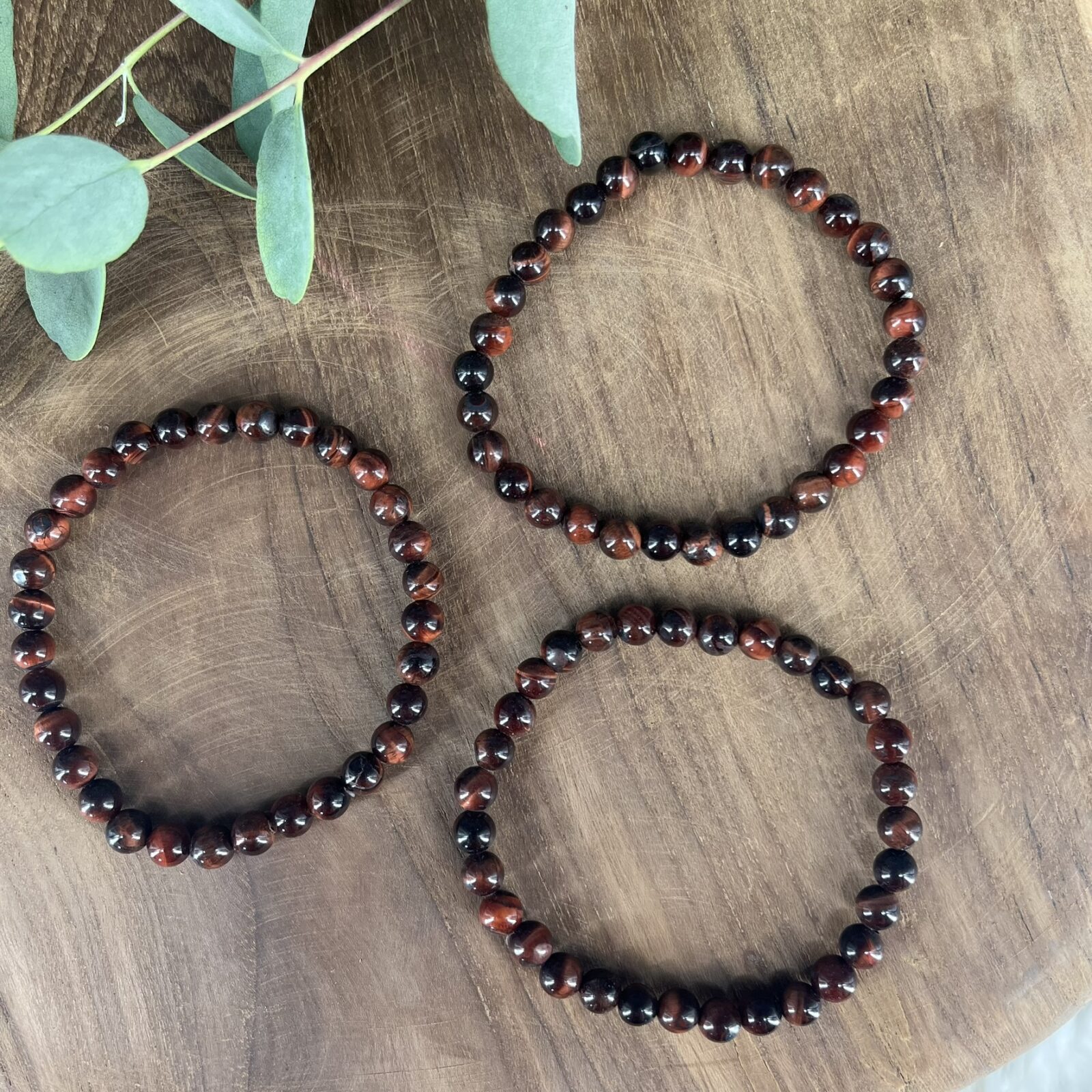 Rode tijgeroog armband 6 mm met edelsteen kralen, Spirituele armband rode tijgeroog 6 mm voor kracht en balans, Rode tijgeroog kralen armband kopen 6 mm, Elastische edelsteen armband rode tijgeroog 6 mm, Rode tijgeroog armband 6 mm met ronde kralen