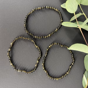 Goud obsidiaan armband 4 mm met kleine edelsteen kralen, Spirituele armband goud obsidiaan 4 mm voor bescherming, Goud obsidiaan kralen armband kopen 4 mm, Elastische edelsteen armband goud obsidiaan 4 mm, Zwarte goud obsidiaan armband 4 mm met subtiele gouden glans