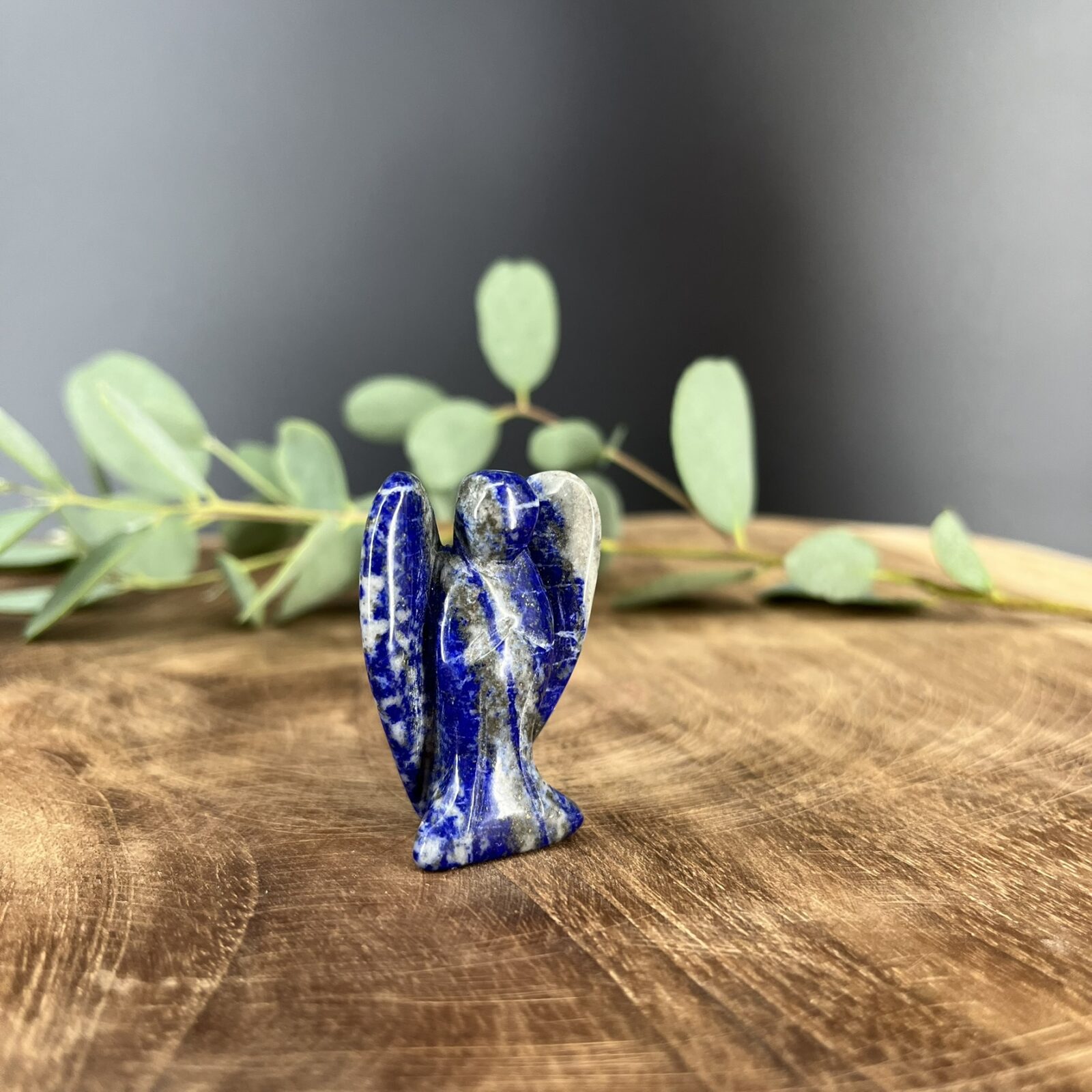 Lapis lazuli engel handgeslepen 4 cm, Spirituele engel lapis lazuli voor bescherming en inzicht, Edelsteen engel lapis lazuli kopen 4 cm, Blauwe lapis lazuli engel beeldje, Lapis lazuli engel decoratie en spirituele steun