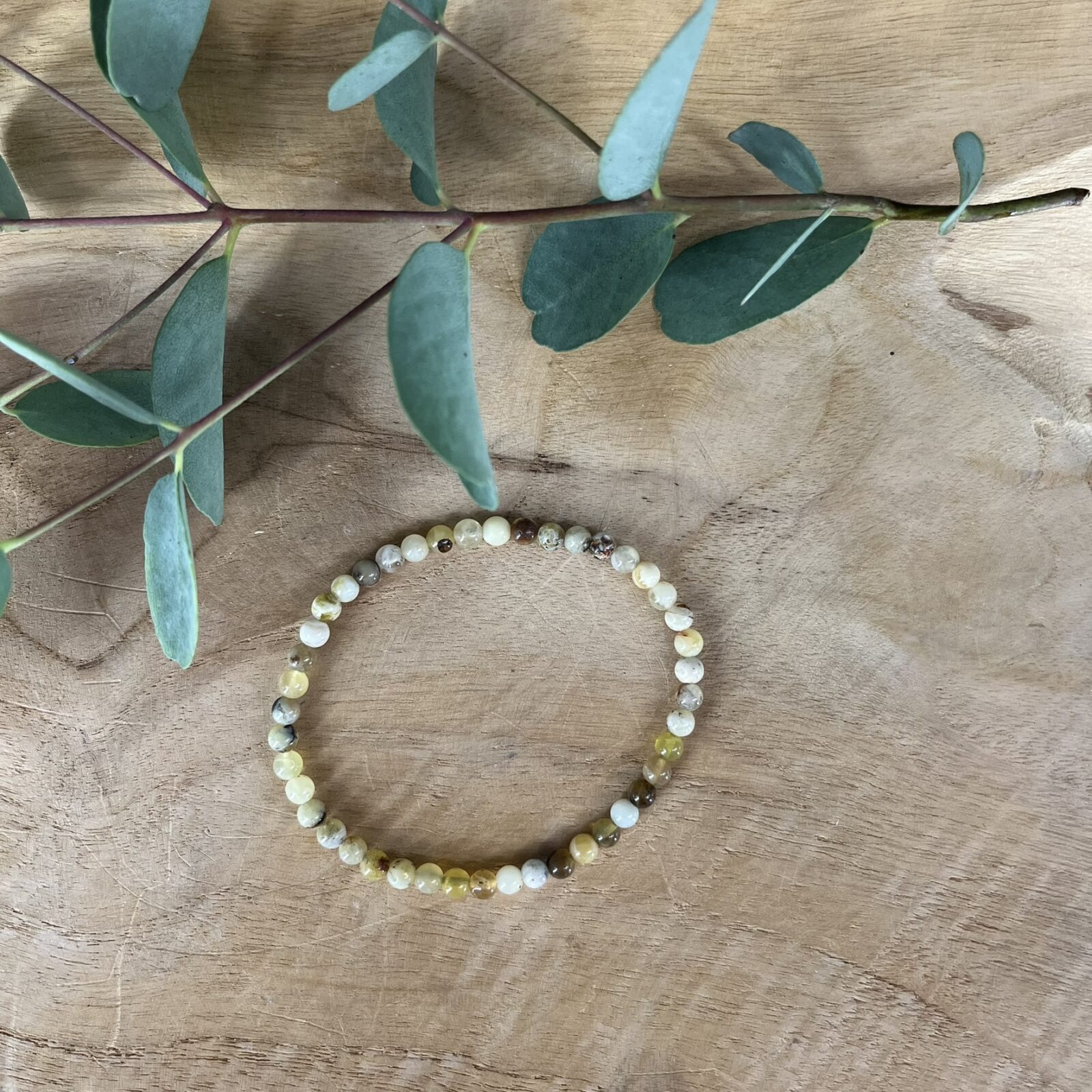 Gele opaal armband 4 mm met subtiele edelsteen kralen voor positieve energie, Spirituele armband gele opaal 4 mm die vreugde en balans versterkt, Natuurlijke gele opaal armband met 4 mm kralen en warme uitstraling, Gele opaal edelsteen armband 4 mm voor creativiteit en emotionele harmonie, Subtiele armband gele opaal 4 mm met zonnige en zachte tinten, Gele opaal armband 4 mm kopen – licht en elegant sieraad met spirituele werking, Handgemaakte armband gele opaal 4 mm voor rust, liefde en positiviteit, Gele opaal edelsteen armband 4 mm voor energie en innerlijke balans