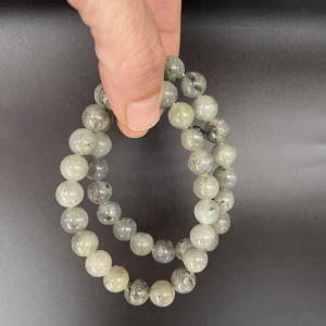 Labradoriet armband 10 mm met glanzende edelsteen kralen en mystieke kleuren, Spirituele armband labradoriet 10 mm die bescherming en intuïtie versterkt, Natuurlijke labradoriet armband 10 mm voor balans en spiritueel inzicht, Edelsteen armband labradoriet 10 mm kopen voor bescherming en kracht, Labradoriet armband 10 mm met uniek kleurenspel voor innerlijke groei, Spirituele sieraden labradoriet armband 10 mm die negatieve energie afweren