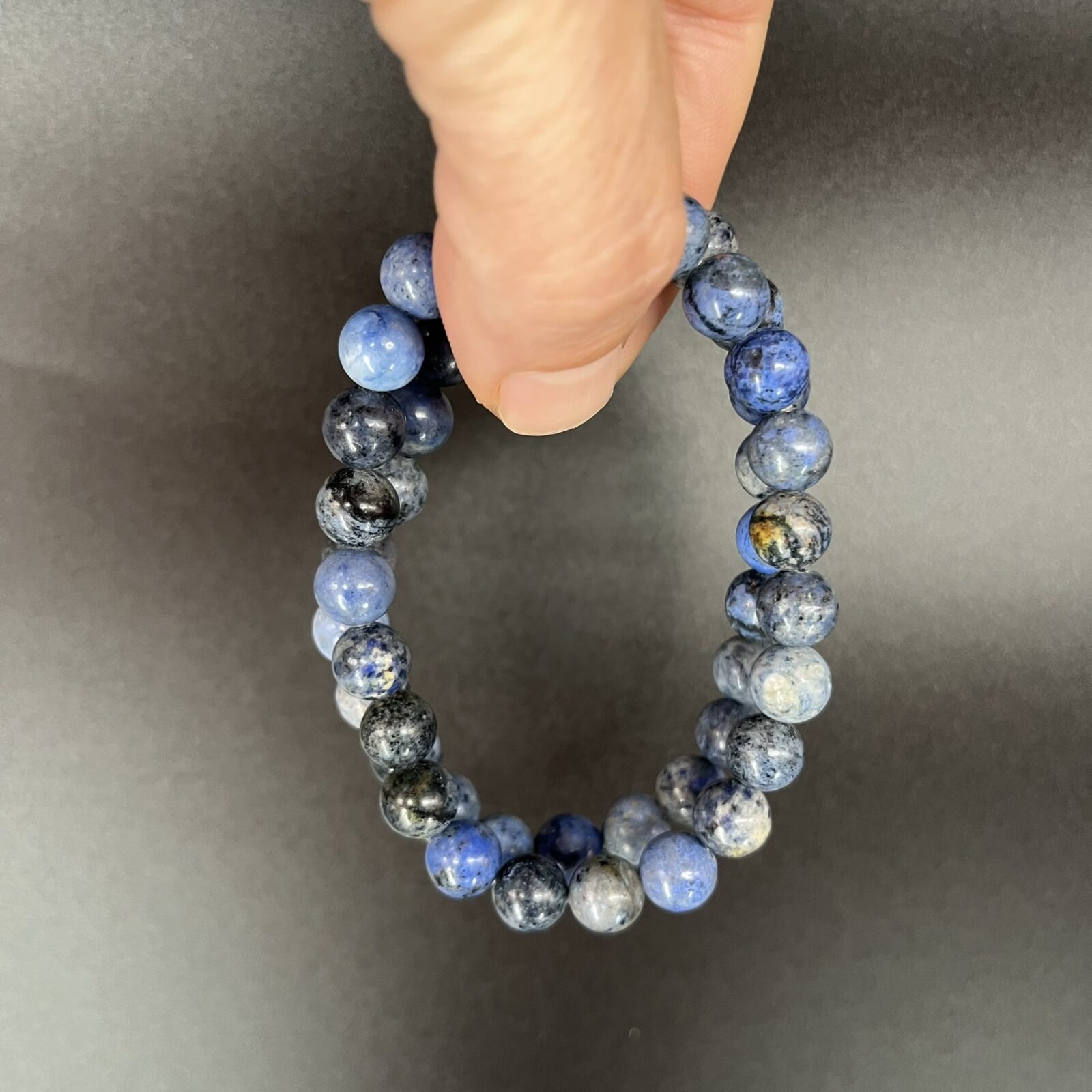 Dumortieriet armband 8 mm met diepblauwe edelsteen kralen, Spirituele armband dumortieriet 8 mm die rust en helderheid brengt, Natuurlijke dumortieriet armband 8 mm voor geduld en zelfvertrouwen, Edelsteen armband dumortieriet 8 mm kopen voor balans en inzicht, Dumortieriet armband 8 mm die stress vermindert en intuïtie versterkt, Spirituele sieraden dumortieriet armband 8 mm voor kalmte en innerlijke kracht