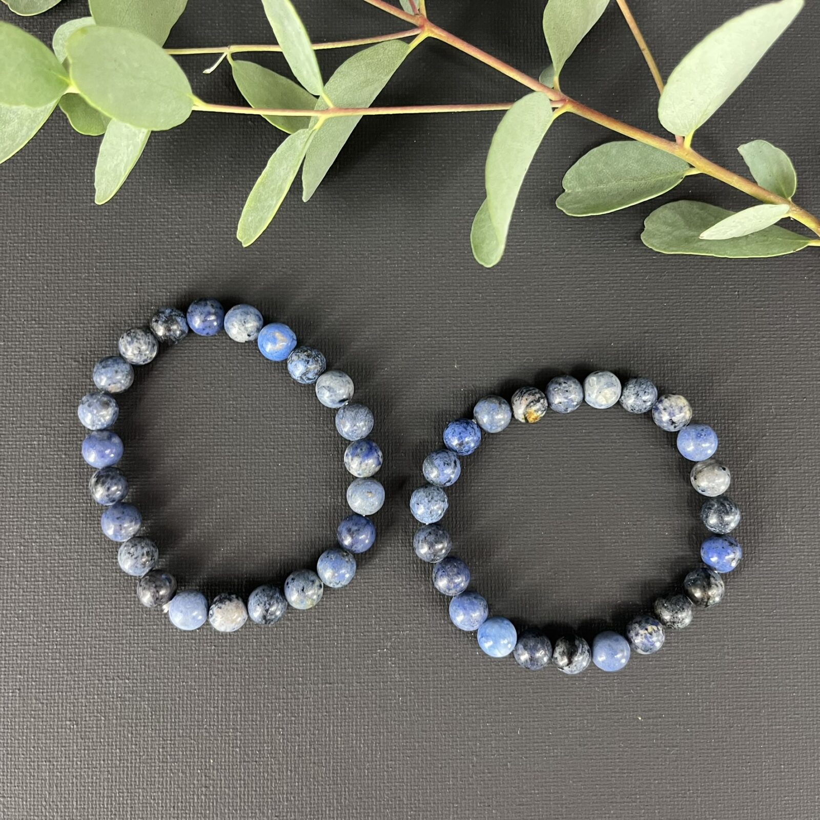 Dumortieriet armband 8 mm met diepblauwe edelsteen kralen, Spirituele armband dumortieriet 8 mm die rust en helderheid brengt, Natuurlijke dumortieriet armband 8 mm voor geduld en zelfvertrouwen, Edelsteen armband dumortieriet 8 mm kopen voor balans en inzicht, Dumortieriet armband 8 mm die stress vermindert en intuïtie versterkt, Spirituele sieraden dumortieriet armband 8 mm voor kalmte en innerlijke kracht