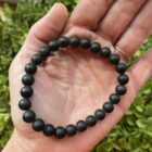 Zwarte obsidiaan armband mat 8 mm voor bescherming en aarding, Spirituele armband zwarte obsidiaan mat 8 mm die negatieve energie afweert, Edelsteen armband zwarte obsidiaan mat 8 mm kopen voor innerlijke kracht, Mat zwarte obsidiaan armband 8 mm met aardende werking, Spirituele sieraden zwarte obsidiaan armband 8 mm mat voor rust en balans, Zwarte obsidiaan armband mat 8 mm die helpt bij loslaten van spanning