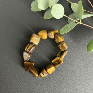 Tijgeroog freeform armband met natuurlijke vormen voor bescherming en kracht, Spirituele armband tijgeroog freeform die moed en zelfvertrouwen versterkt, Edelsteen armband tijgeroog freeform kopen voor balans en focus, Natuurlijke tijgeroog freeform armband met unieke steenstructuren, Spirituele sieraden tijgeroog freeform armband voor aarding en helderheid, Tijgeroog freeform armband die negatieve energie afweert en rust geeft