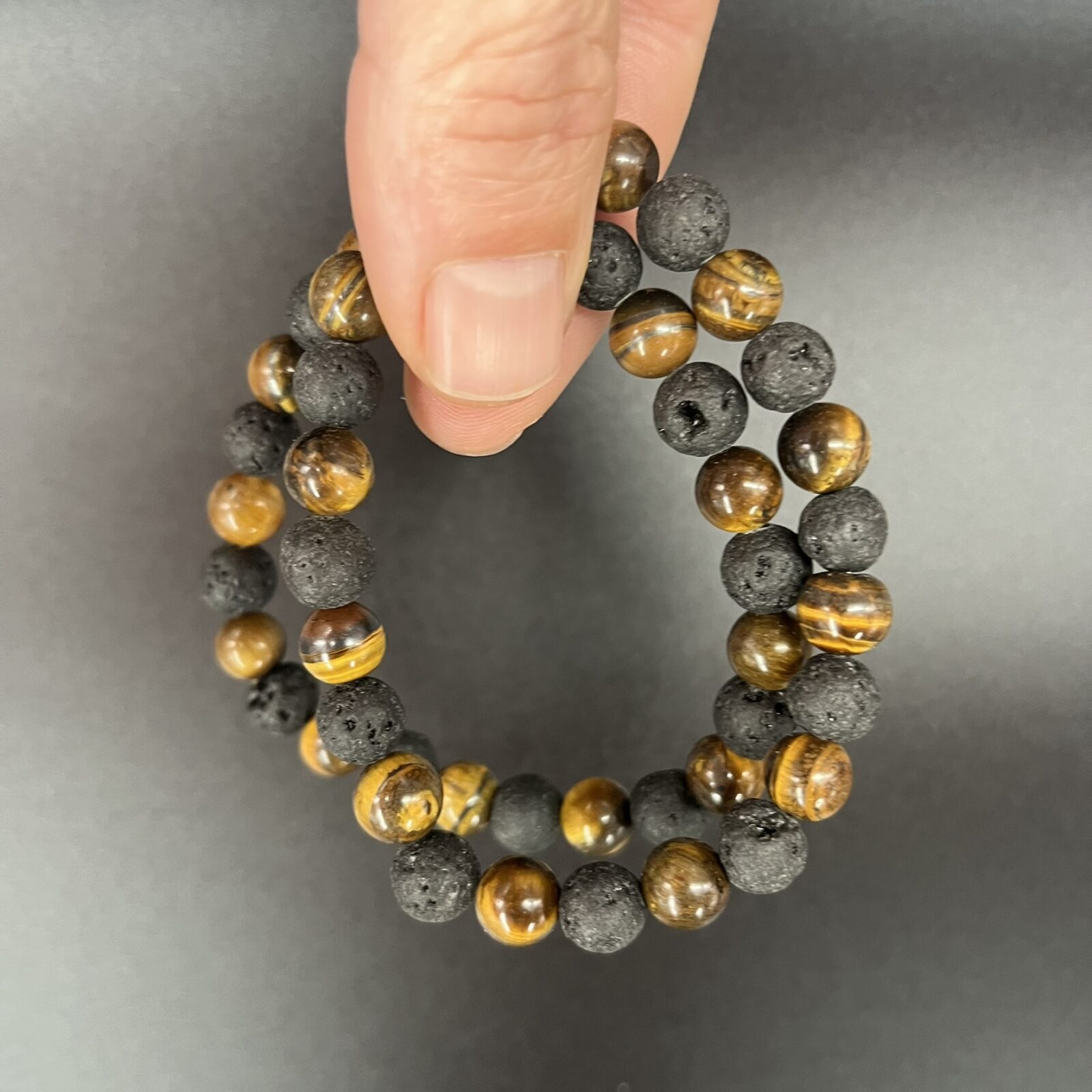 Tijgeroog & lavasteen armband 8 mm kralen, Spirituele armband tijgeroog lavasteen 8 mm, Krachtige armband met tijgeroog en lavasteen, Stoere edelsteen armband tijgeroog lavasteen, Tijgeroog lavasteen polsband 8 mm kralen, Natuurlijke armband tijgeroog lavasteen 8 mm