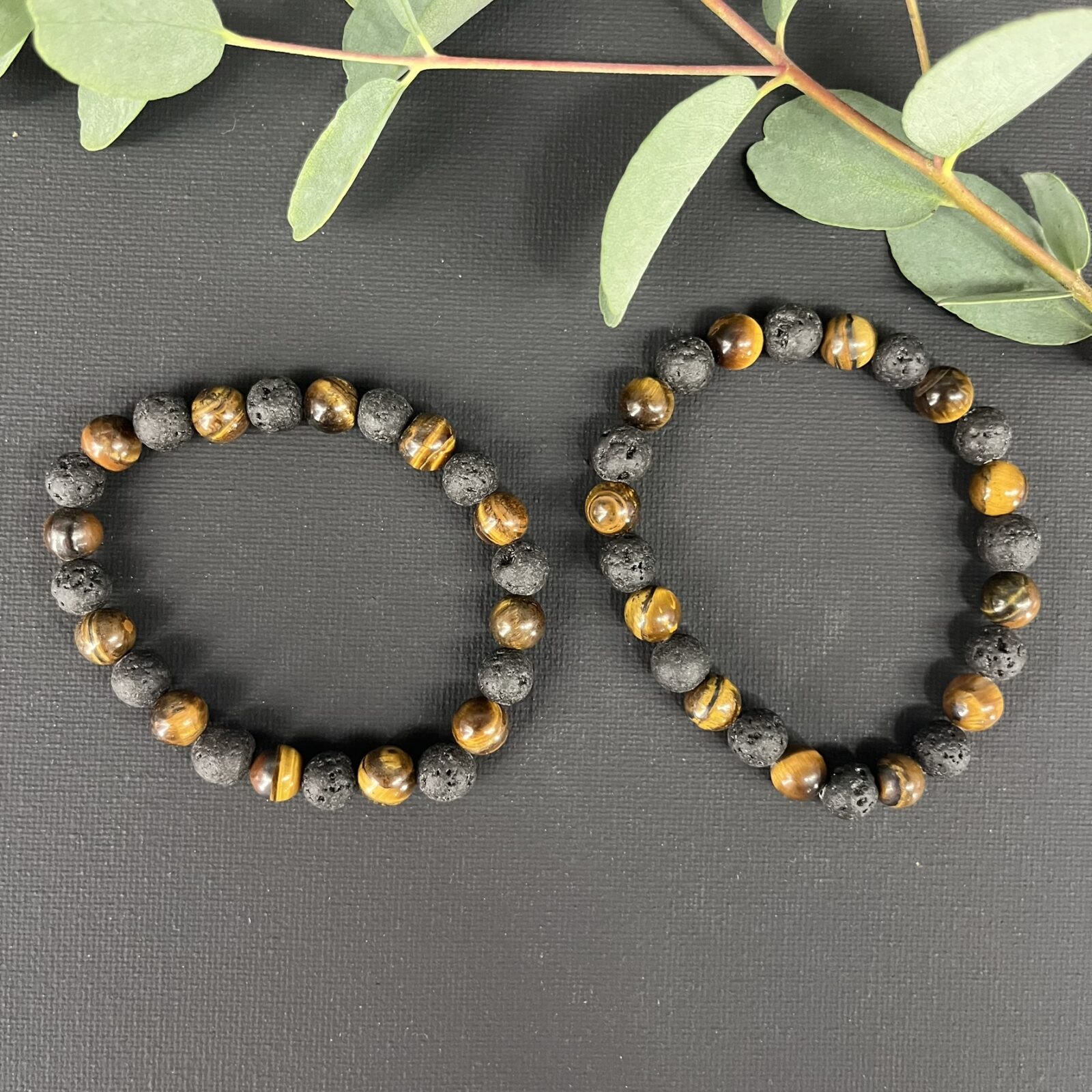 Tijgeroog & lavasteen armband 8 mm kralen, Spirituele armband tijgeroog lavasteen 8 mm, Krachtige armband met tijgeroog en lavasteen, Stoere edelsteen armband tijgeroog lavasteen, Tijgeroog lavasteen polsband 8 mm kralen, Natuurlijke armband tijgeroog lavasteen 8 mm