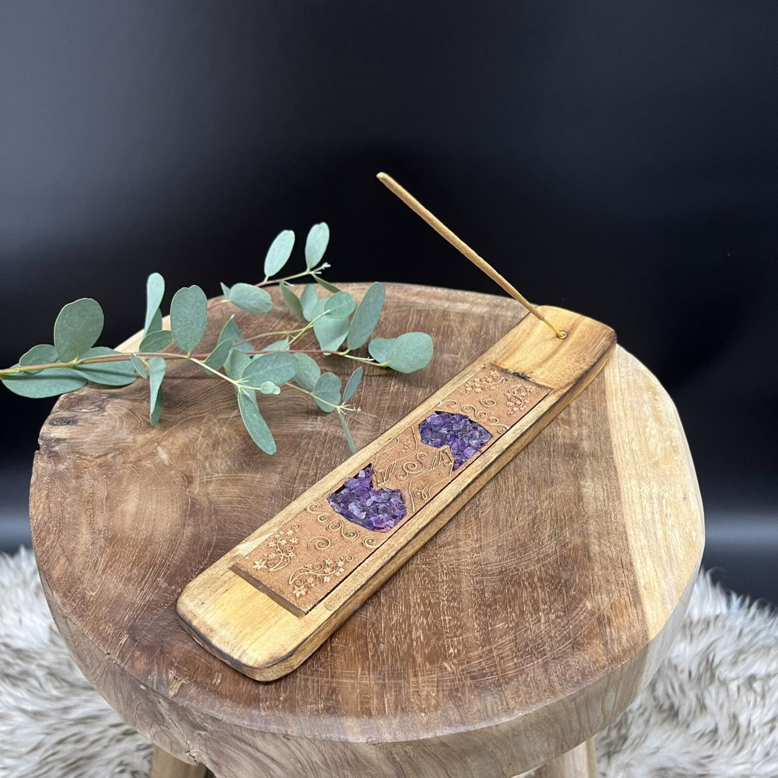 wierookhouder amethist, wierookhouder healing hands amethist, houten wierookhouder healing hands met amethist, spirituele wierookhouder amethist steen, wierookbrander healing hands symbool, healing hands wierookhouder met edelsteen, wierookhouder van hout met amethist en symbool