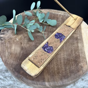 wierookhouder healing hands amethist, houten wierookhouder healing hands met amethist, spirituele wierookhouder amethist steen, wierookbrander healing hands symbool, healing hands wierookhouder met edelsteen, wierookhouder van hout met amethist en symbool