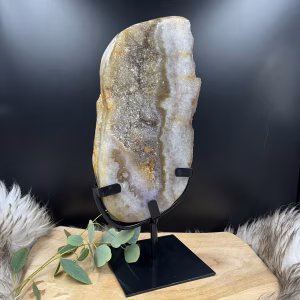 Grote agaat op standaard, 33 cm hoge agaat geode, trigonaal microkristallijn agaat, Grote agaat op standaard, 2,5 kg steen voor aarding, agaat tegen angst en balans, Grote agaat op standaard, glinsterende kristallen, agaat hardheid 6-7, Grote agaat op standaard voor weefselproblemen, geslepen edelsteen, Grote agaat op standaard met standaard, grote agaat geode