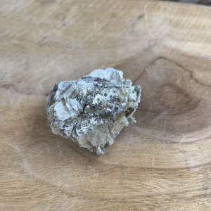 Gouden Mica brokje, goudkleurige Mica, Mica 78 gram, ruwe Mica kristal, Muscoviet mineraal, Mica voor zelfvertrouwen, edelsteen brokje goud, natuursteentje Mica