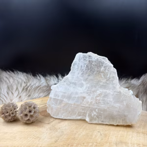 mariaglas wolk heldere seleniet 925 gram, groot stuk mariaglas staand kristal, verschil mariaglas en seleniet uitleg, transparante seleniet wolk natuursteen, decoratief kristal mariaglas 21 cm breed, helder gipskristal voor energetische reiniging