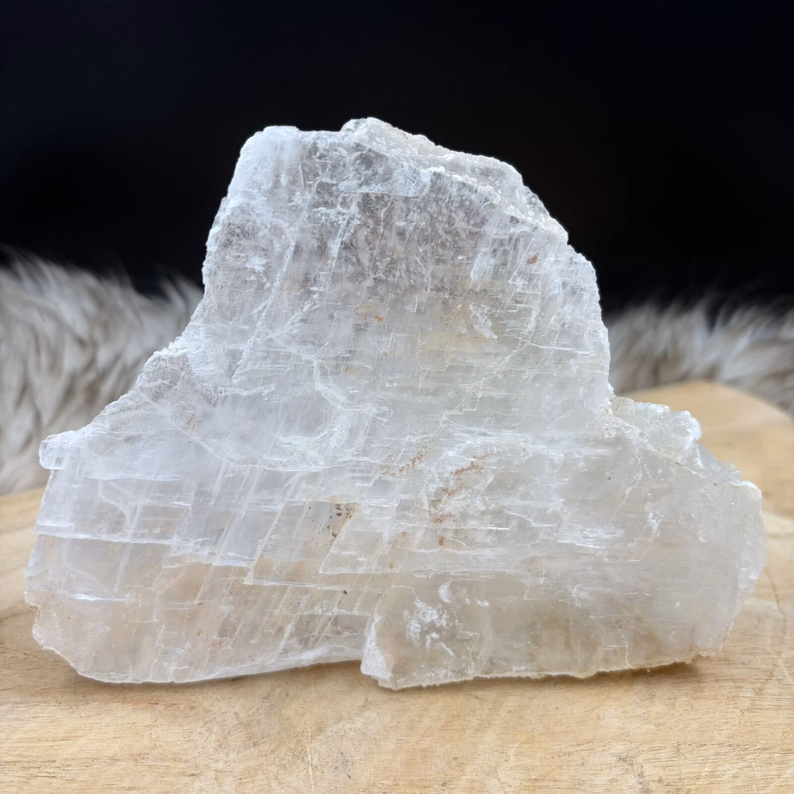Mariaglas wolk van 624 gram heldere seleniet edelsteen in de vorm van een wolk