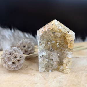 Agaat torentje 153 gram met kristallen, edelsteen toren 7 cm hoog, agaat punt voor rust en aarding, natuurlijke agaat uit Brazilië, agaat decoratie voor interieur, edelsteen torentje voor wortelchakra