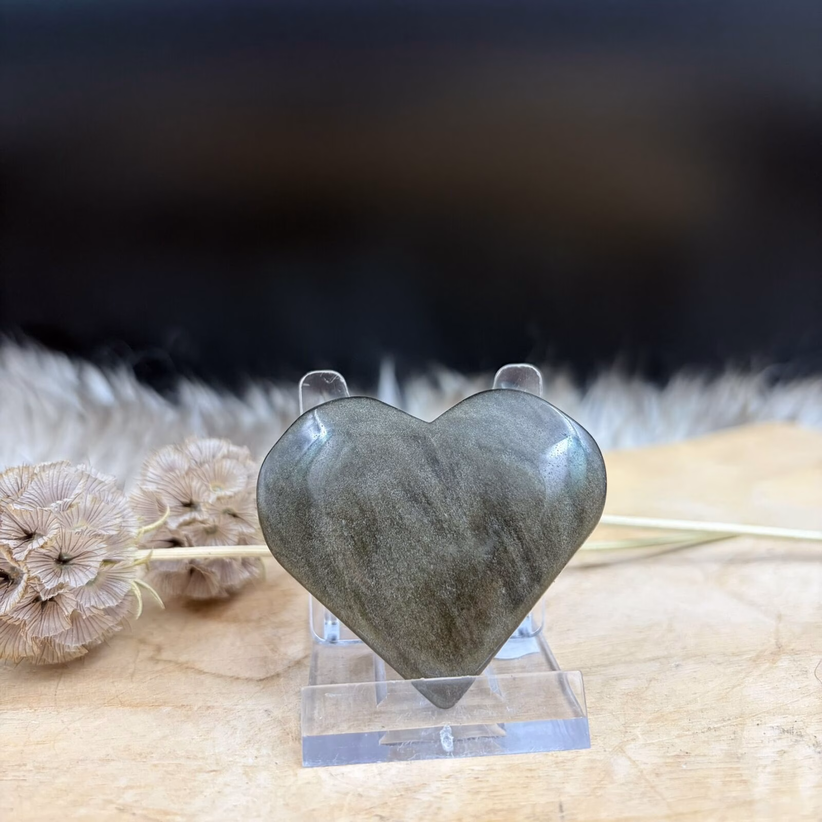Goud obsidiaan hart met gouden flash gepolijst 4 tot 5 cm edelsteen hart, Goud obsidiaan hart gepolijst met gold sheen glans zwart edelsteen hart, Goud obsidiaan hart met sterke gouden schittering gepolijste obsidiaan steen, Goud obsidiaan hart variabel product edelsteen hart 35 tot 75 gram, Goud obsidiaan hart met gouden gloed gepolijst vulkanisch glas uit Mexico, Goud obsidiaan hart met duidelijke gold sheen flash gepolijste edelsteen, Goud obsidiaan hart zwart met goudkleurige glans handgeslepen hart, Goud obsidiaan hart detail van gouden schittering in obsidiaan steen, Goud obsidiaan hart gepolijst edelsteen hart met gouden lichtreflectie, Goud obsidiaan hart natuurlijke gold sheen obsidiaan gepolijste steen