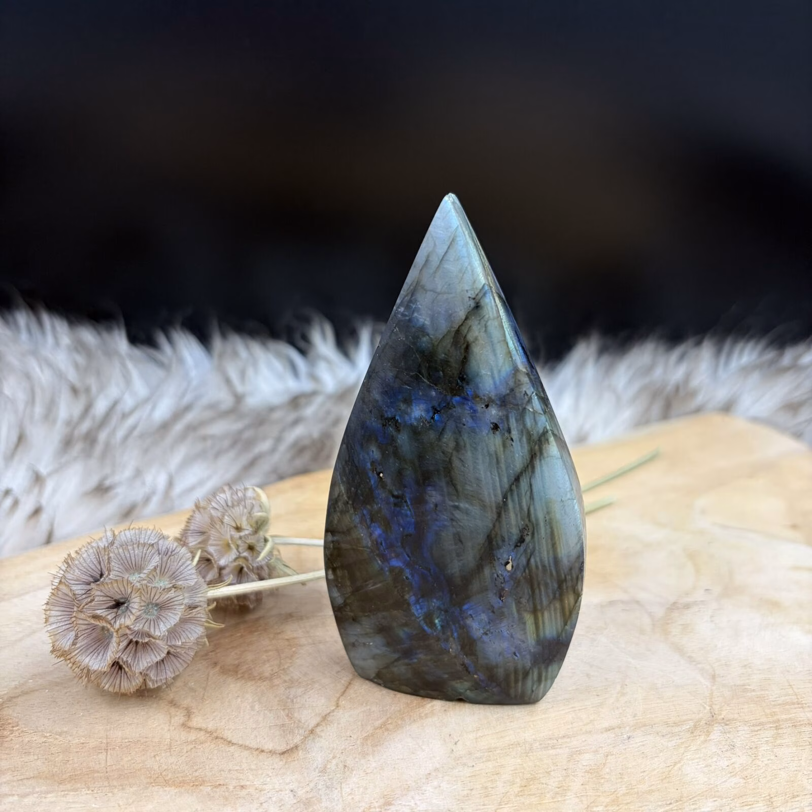 labradoriet hanger druppelvorm met blauwe schittering