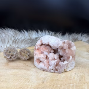 Roze amethist kristal met zachte kleur en fijne kristallen uit Argentinië