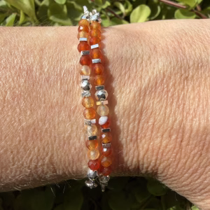 Carneool armband palladium met warme oranje edelsteen kralen