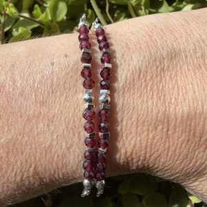 Granaat armband palladium met dieprode edelsteen kralen