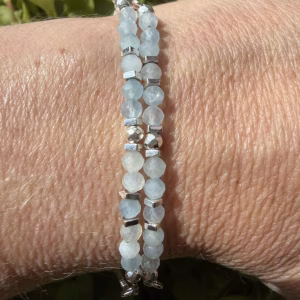 Aquamarijn armband palladium met lichtblauwe edelsteen kralen